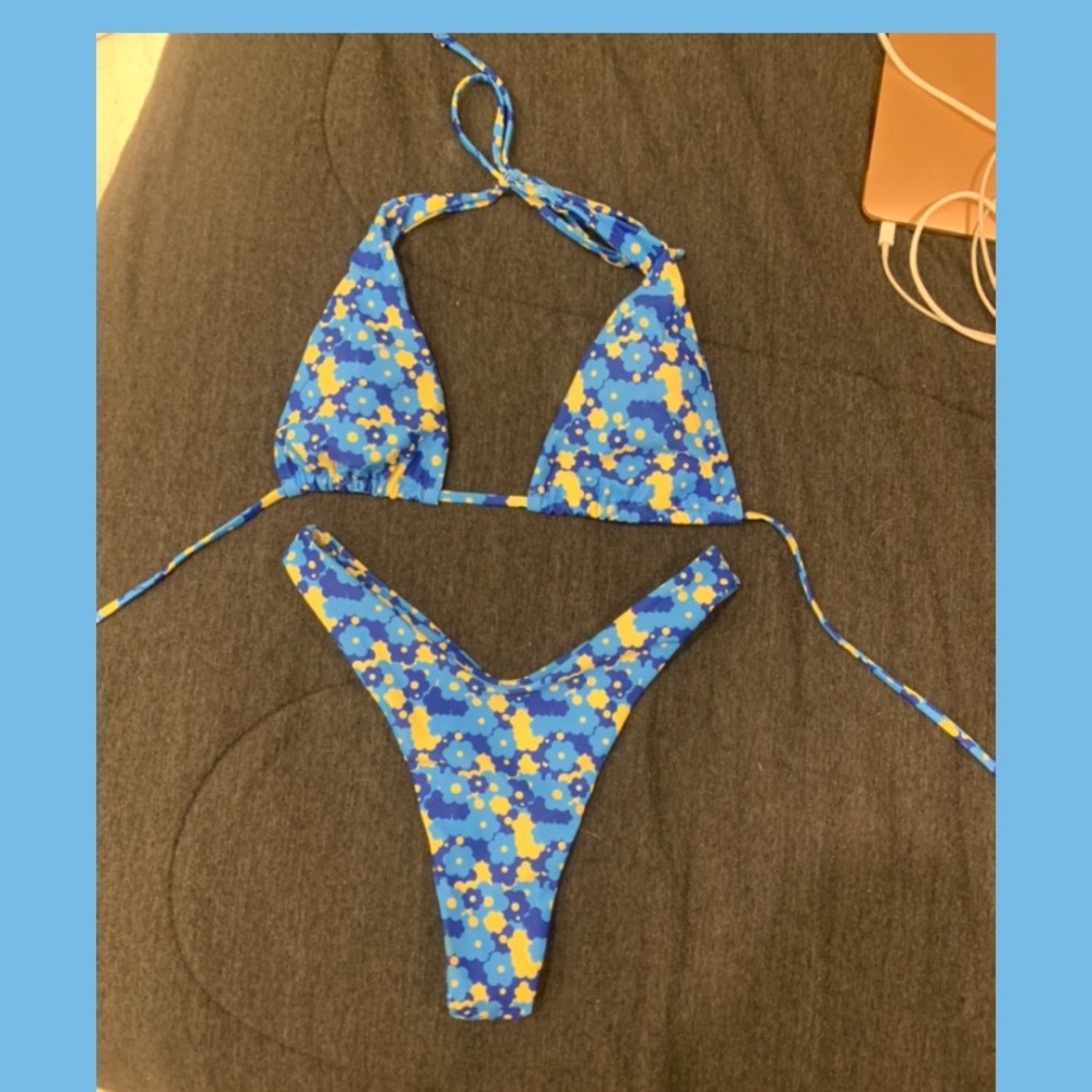 blue floral print swim suit set size small